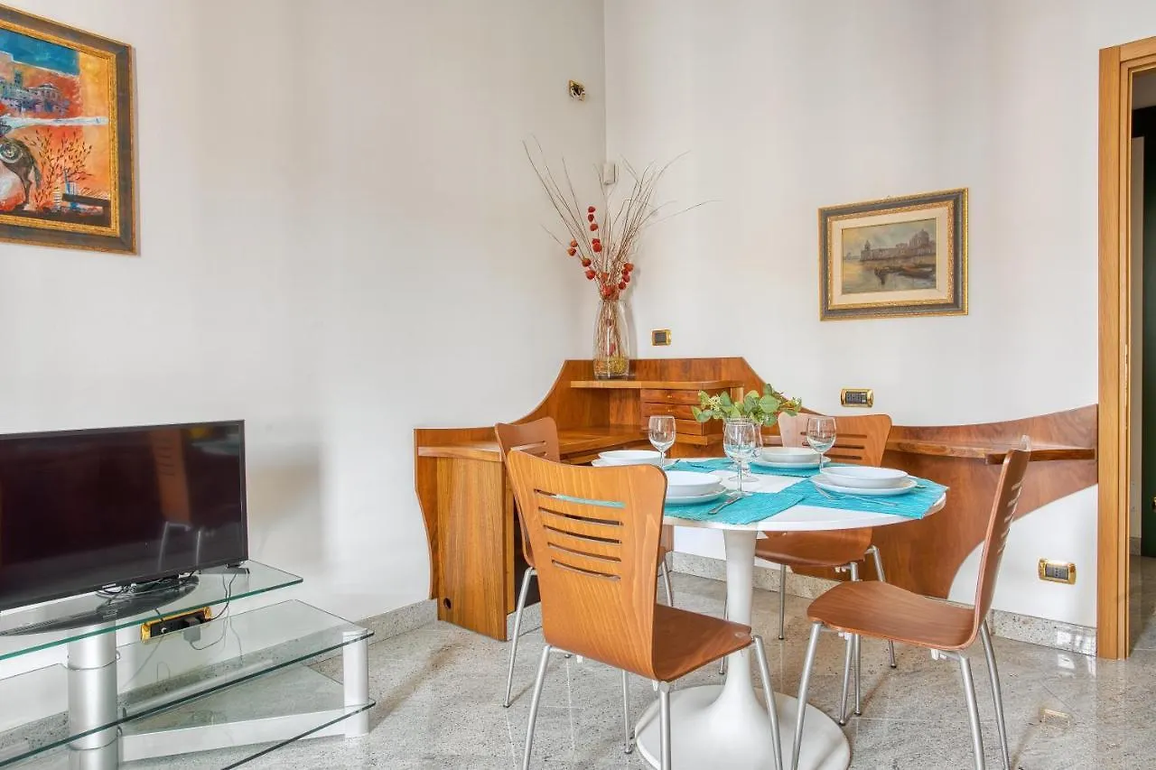 Joivy Captivating Flat With Balcony Milan 0*,  Italy
